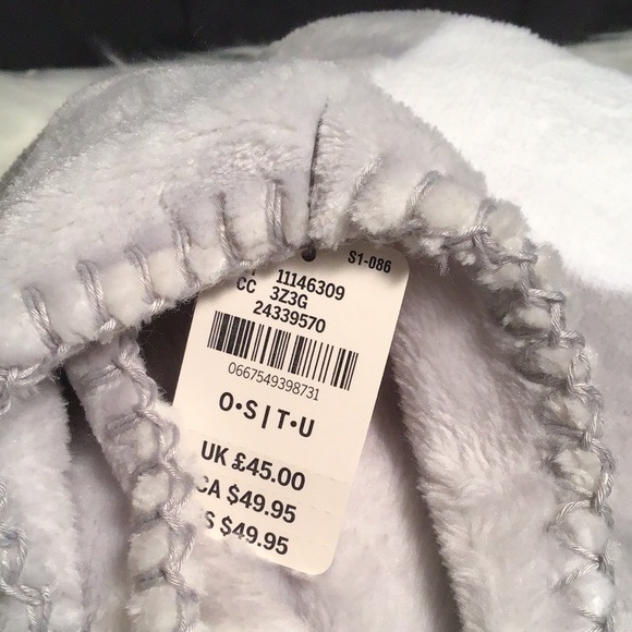 Pink VS - Camo gray white plush blanket 50 x 60 IN - Picture 2 of 6